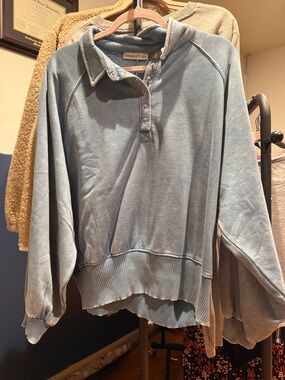Zenana Outfitters faded light blue pullover hoodie
